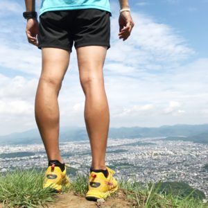 格好良いランニング・スタイルの男性のウェア